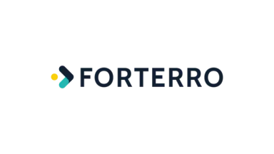 Logo von ORGADATA, Schriftzug in orange und weiß, mit geometrischen Formen